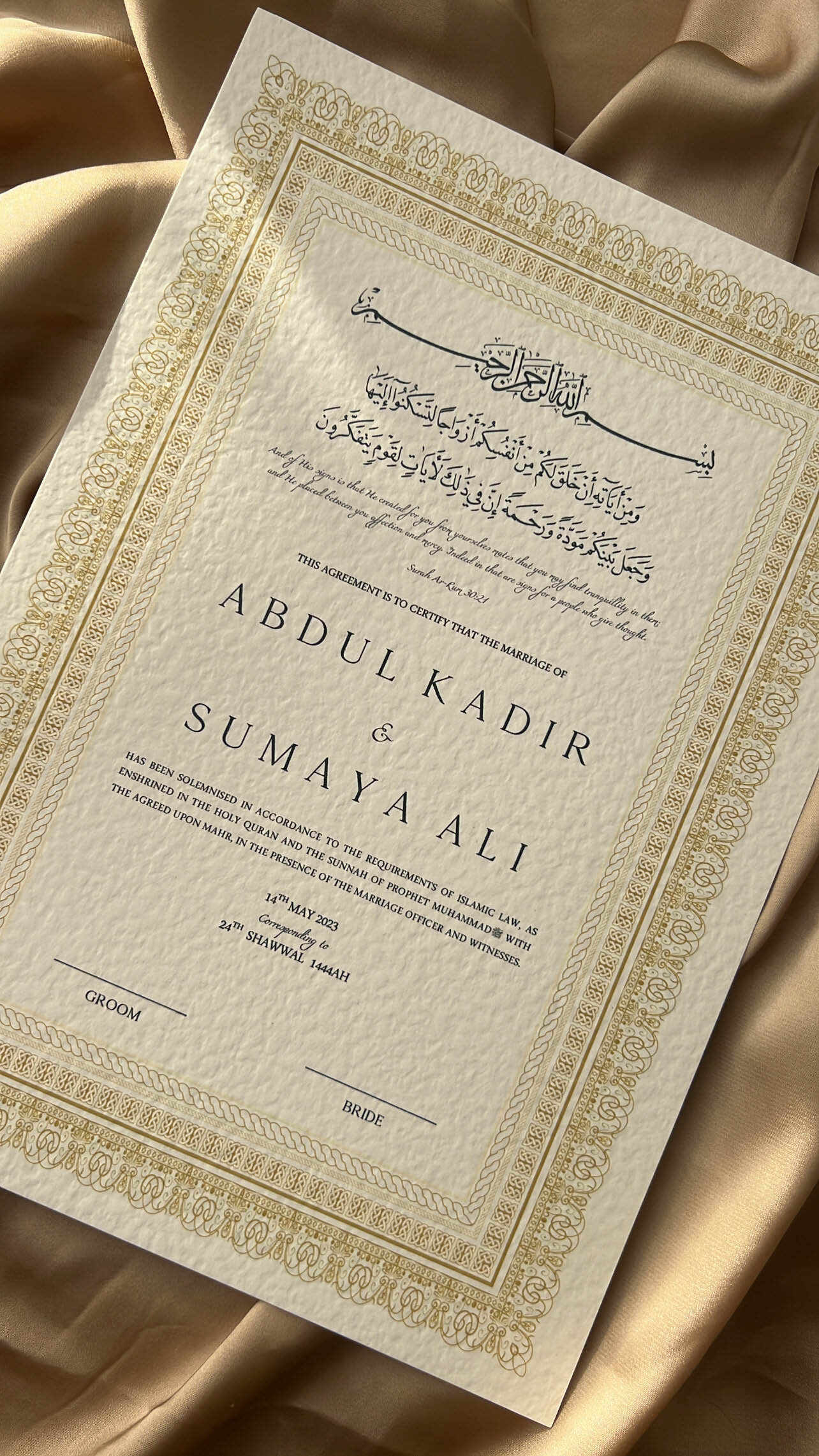Bundle: Nikah Certificate - Elegance of Gold + Frame + Pen