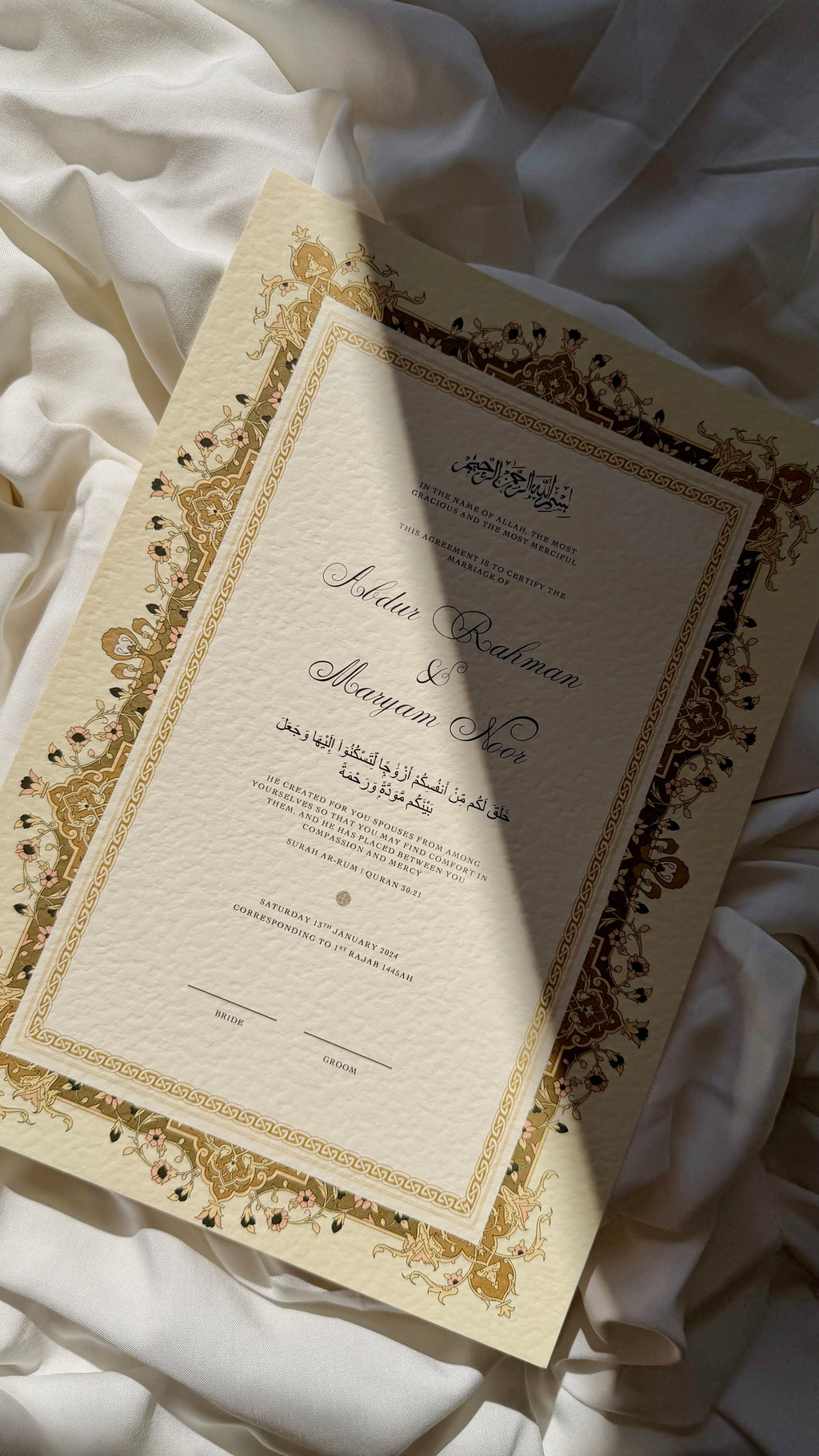 Bundle: Nikah Certificate - Sultan's Gold + Frame + Pen
