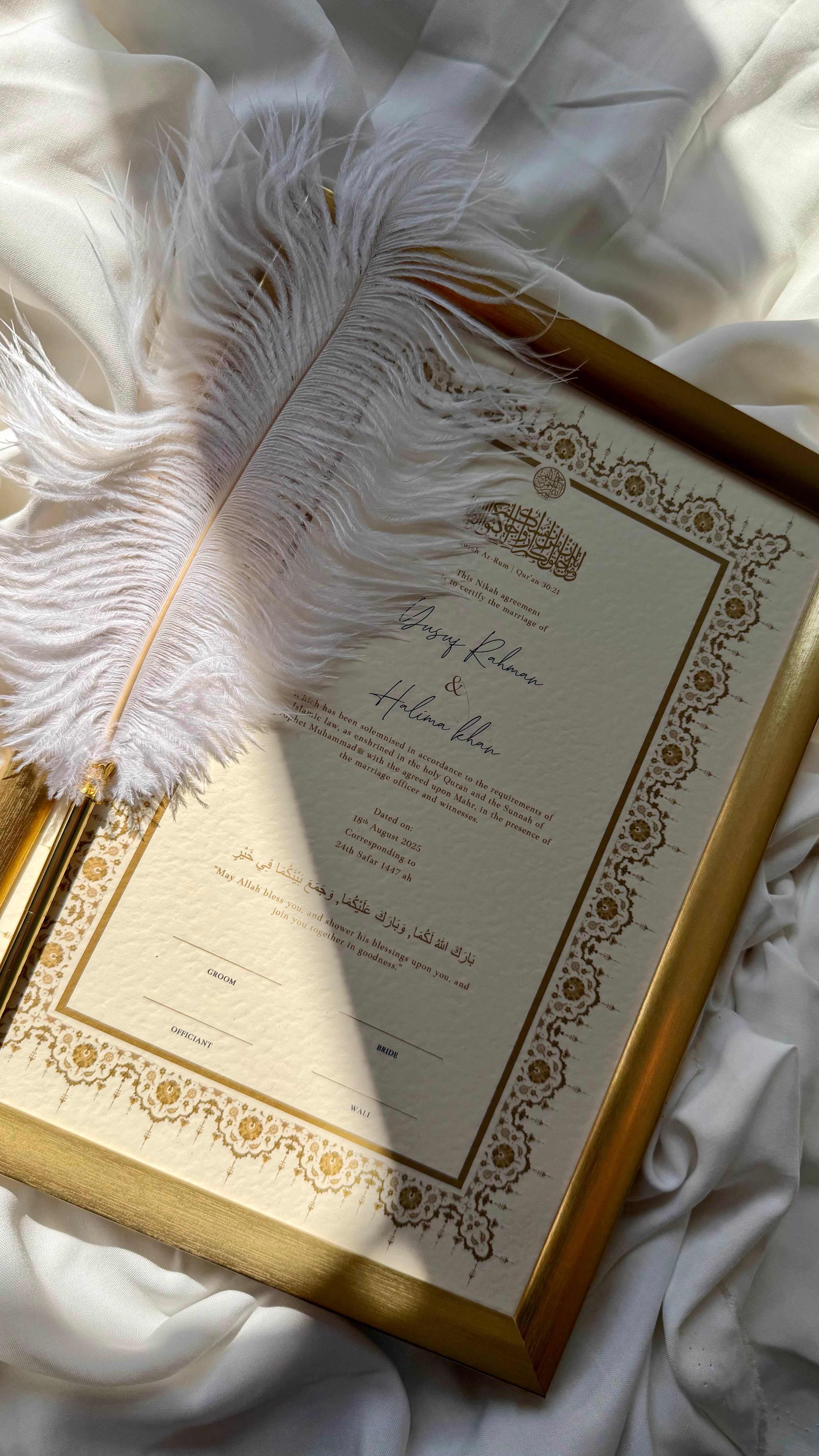 Bundle: Nikah Certificate - Crown of Gold + Frame + Pen