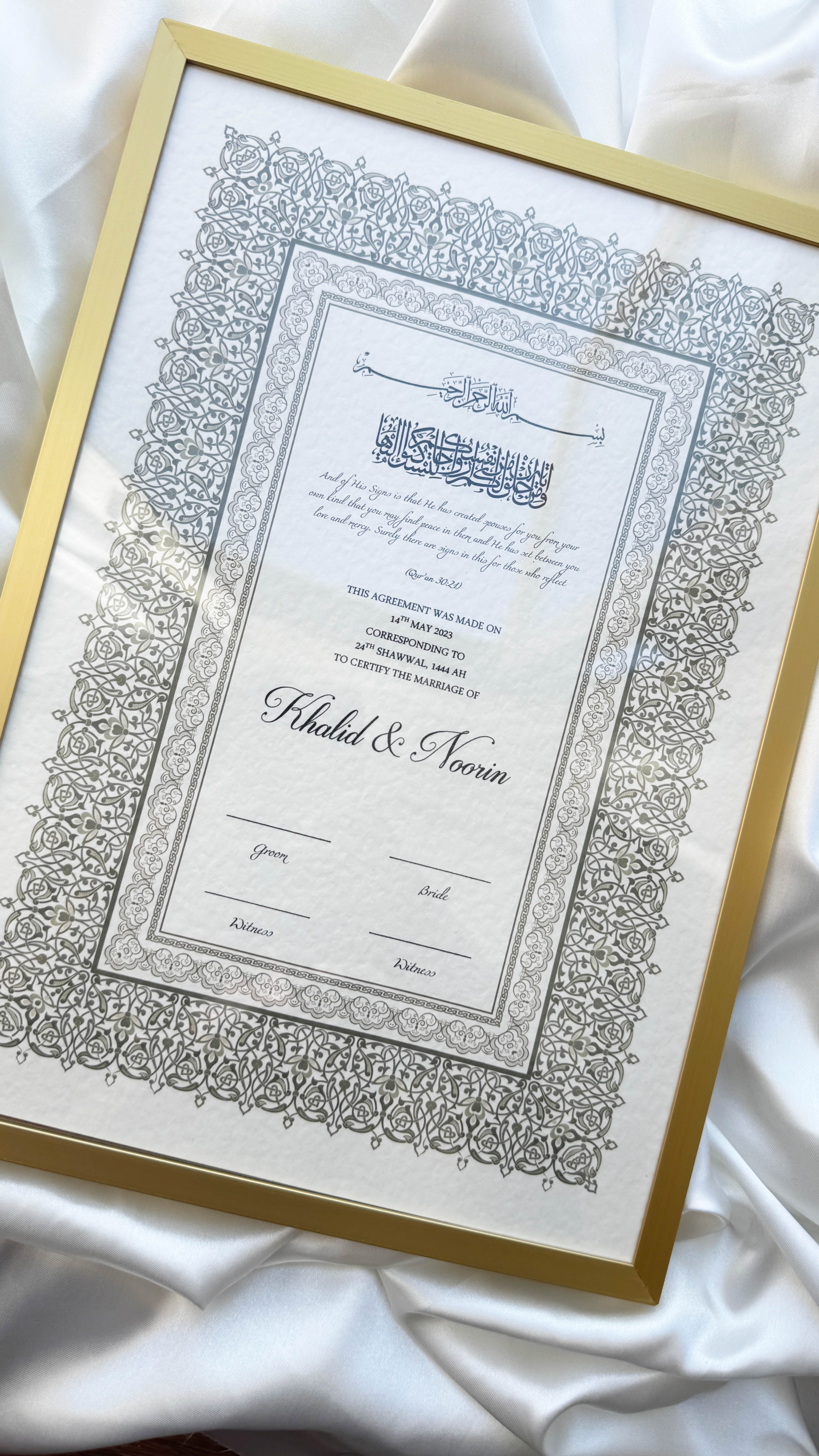 Bundle: Nikah Certificate - Style of Gold + Frame + Pen