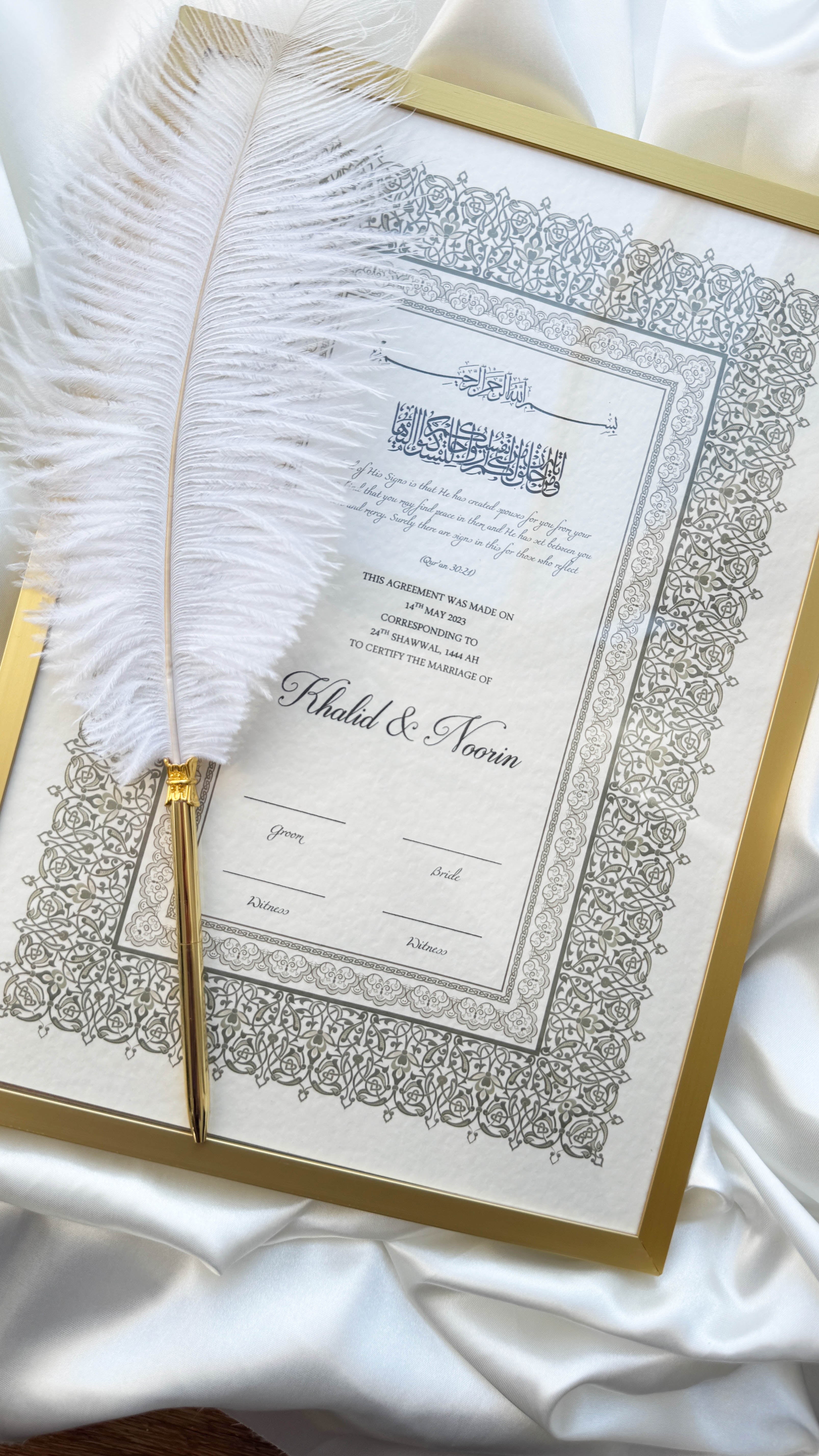 Bundle: Nikah Certificate - Style of Gold + Frame + Pen