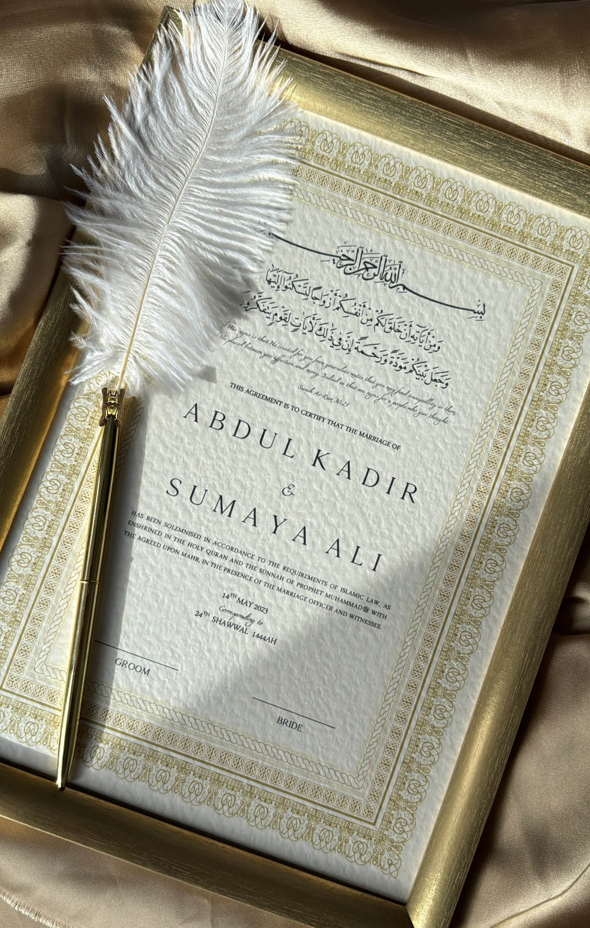 Bundle: Nikah Certificate - Elegance of Gold + Frame + Pen