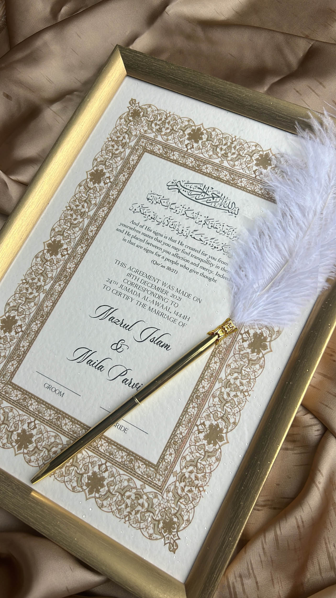 Bundle: Nikah Certificate - Golden Moments + Frame + Pen